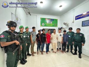 ក្មេងទំនើង ២ក្រុម សរុបចំនួន ៧នាក់ ត្រូវបានឃាត់ខ្លួន ក្រោយជិះម៉ូតូប្រដេញវាយគ្នានៅក្រុងតាខ្មៅ
